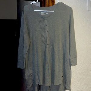 Eddie Bauer green button top with pleat detail